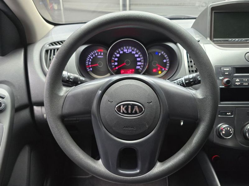 2013 Kia 포르테 해치백 1.6 GDI Deluxe photo 14