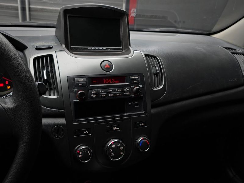 2013 Kia 포르테 해치백 1.6 GDI Deluxe photo 16