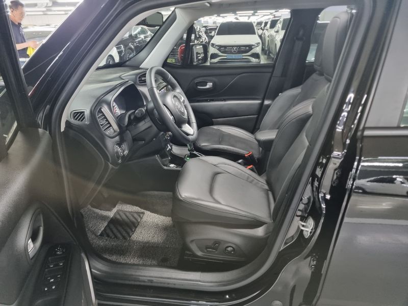 2023 Jeep Renegade 1.3 Bred Edtion photo 9