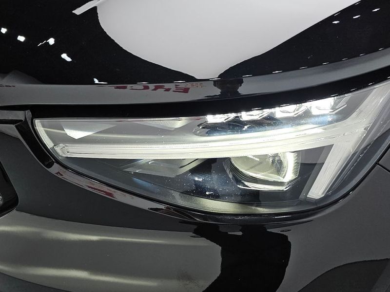 2025 Volvo XC40 B4 Black Edition photo 22