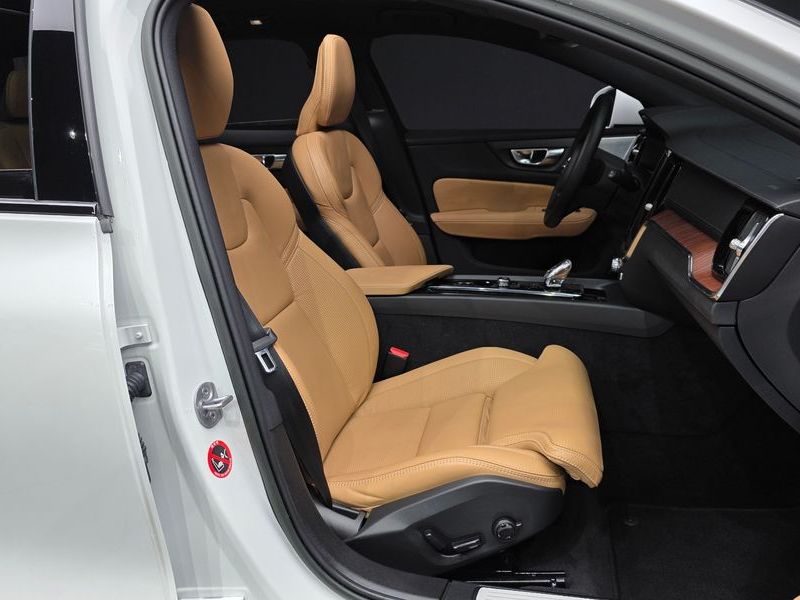 2023 Volvo V60 B5 Ultimate AWD photo 11