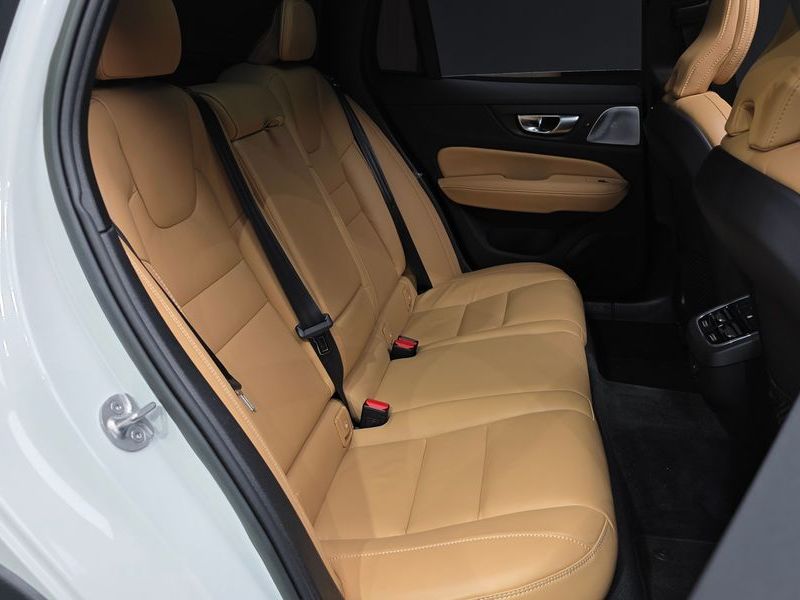 2023 Volvo V60 B5 Ultimate AWD photo 12