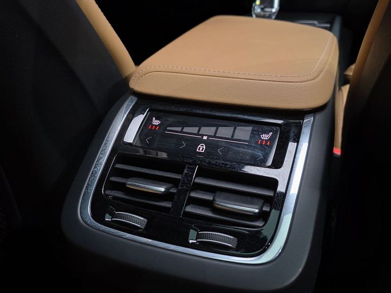 2023 Volvo V60 B5 Ultimate AWD photo 19