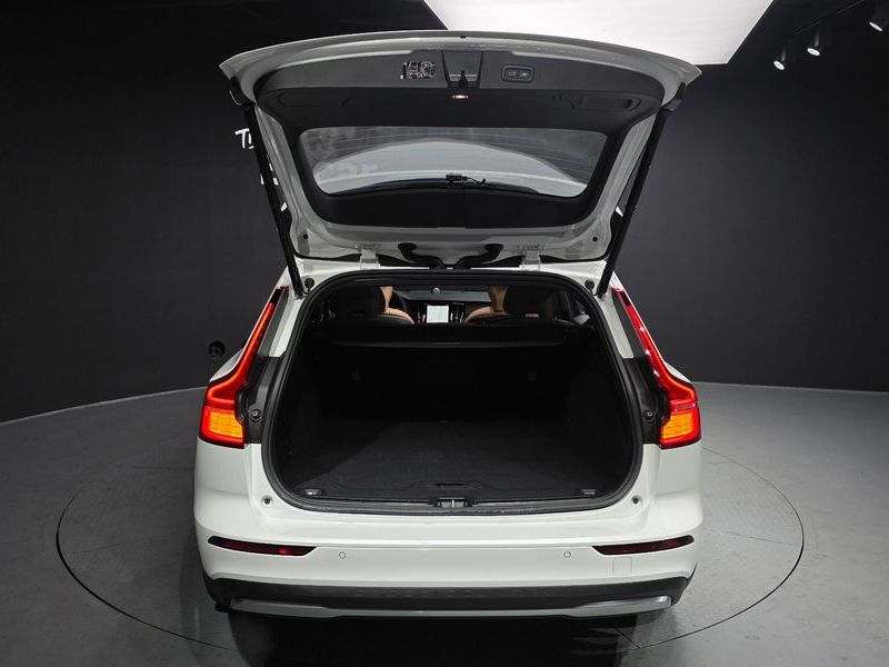 2023 Volvo V60 B5 Ultimate AWD photo 20