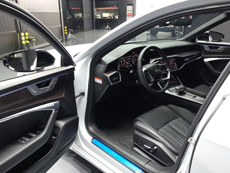 2025 Audi A6 45 TFSI Quattro Premium photo 10