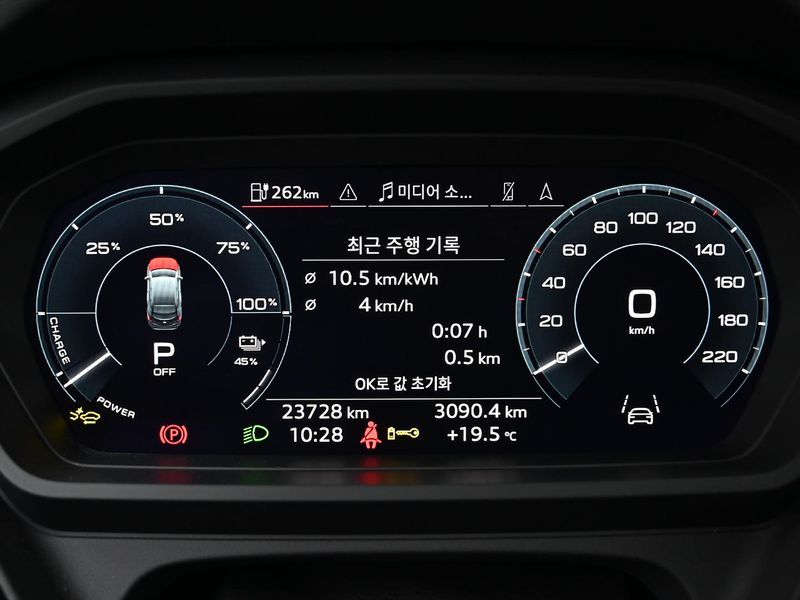 2025 Audi e-tron 45 Sportback photo 8