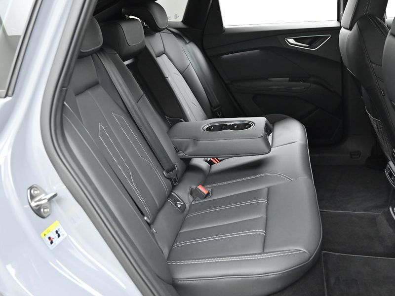 2025 Audi e-tron 45 Sportback photo 12