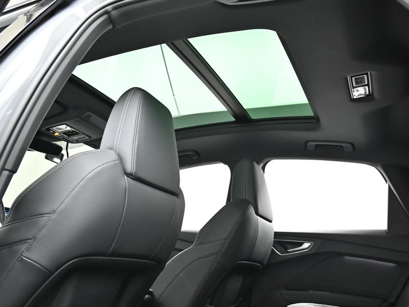 2025 Audi e-tron 45 Sportback photo 19