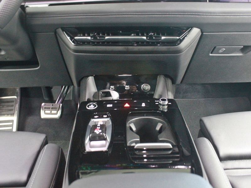 2025 Audi Q6 e-tron Premium Quattro photo 16