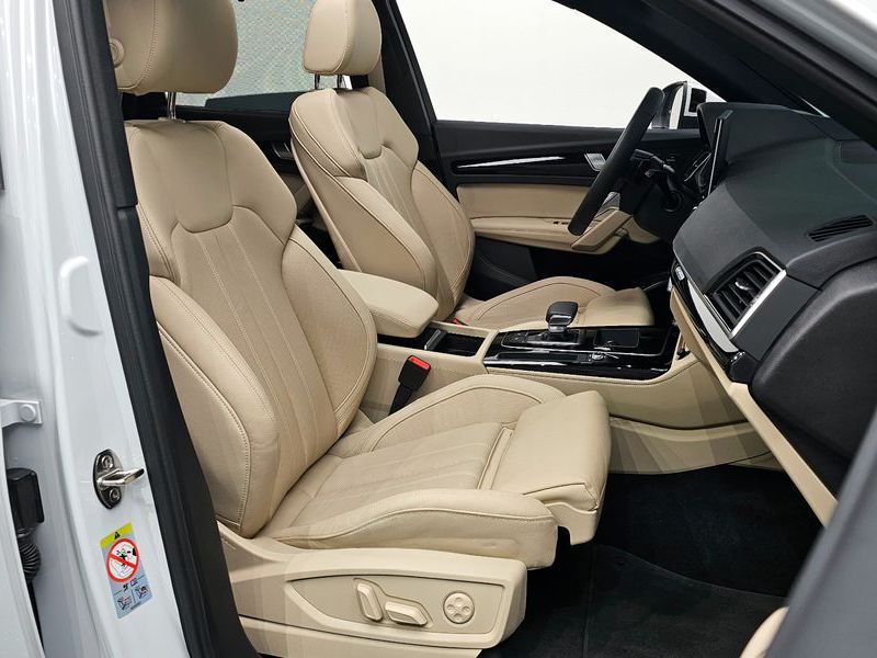 2024 Audi Q5 45 TFSI Quattro Premium photo 10