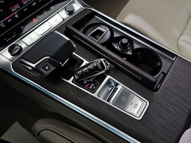 2025 Audi A6 45 TFSI Premium photo 9