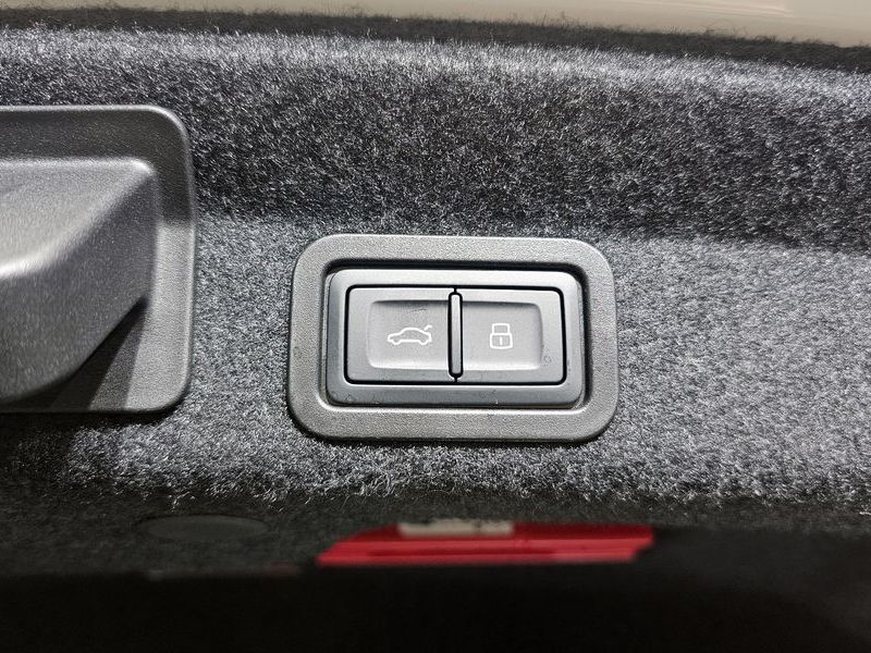 2025 Audi A6 45 TFSI Premium photo 18