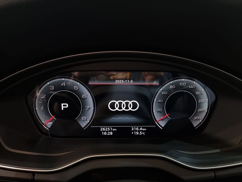 2024 Audi Q5 45 TFSI Quattro Premium photo 8