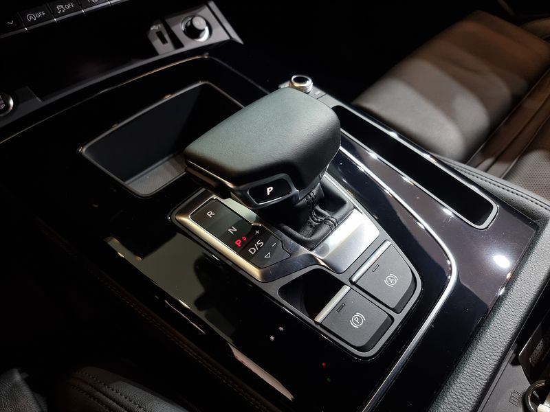 2024 Audi Q5 45 TFSI Quattro Premium photo 9