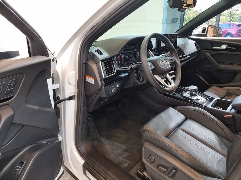 2024 Audi Q5 45 TFSI Quattro Premium photo 10