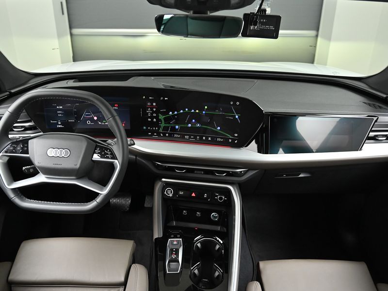 2025 Audi Q5 40 TDI Quattro S Line photo 7
