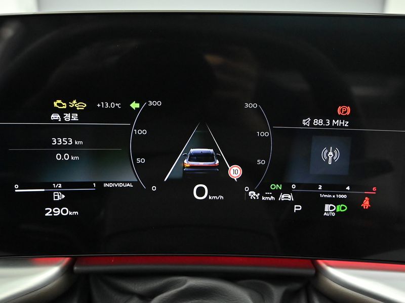 2025 Audi Q5 40 TDI Quattro S Line photo 8