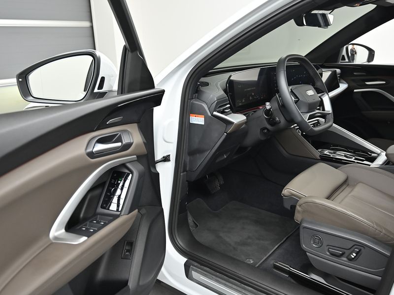 2025 Audi Q5 40 TDI Quattro S Line photo 11