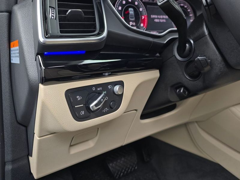 2021 Audi Q5 45 TFSI Quattro Premium photo 16