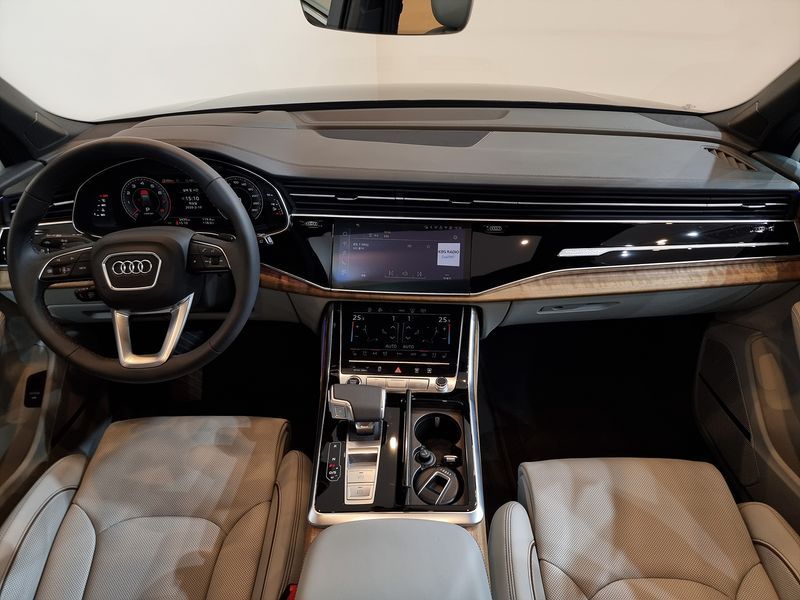 2025 Audi Q7 55 TFSI Quattro photo 7
