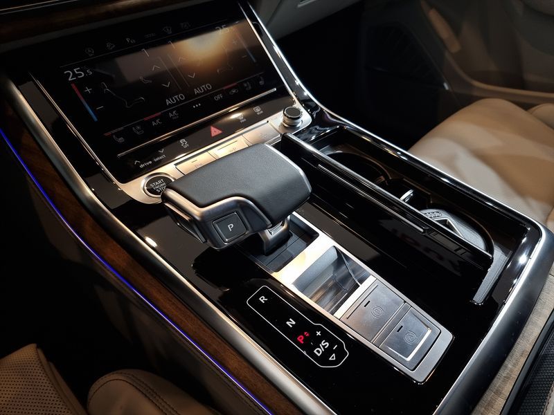 2025 Audi Q7 55 TFSI Quattro photo 9