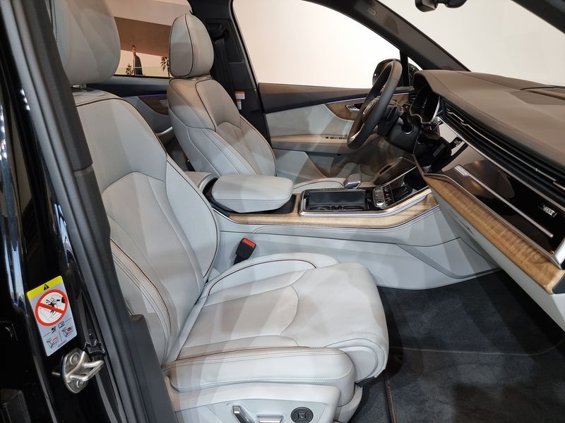 2025 Audi Q7 55 TFSI Quattro photo 10