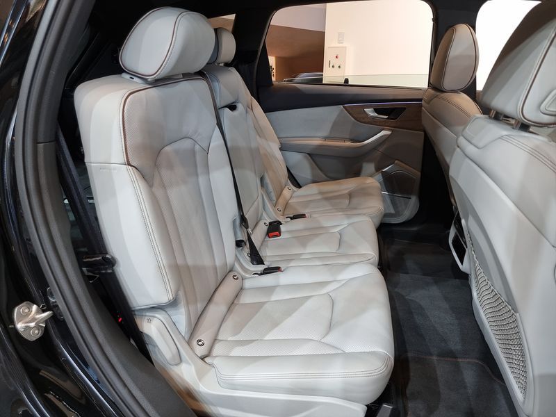 2025 Audi Q7 55 TFSI Quattro photo 11