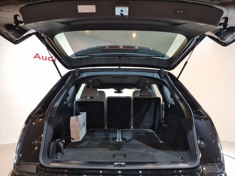 2025 Audi Q7 55 TFSI Quattro photo 13