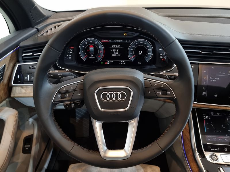 2025 Audi Q7 55 TFSI Quattro photo 15