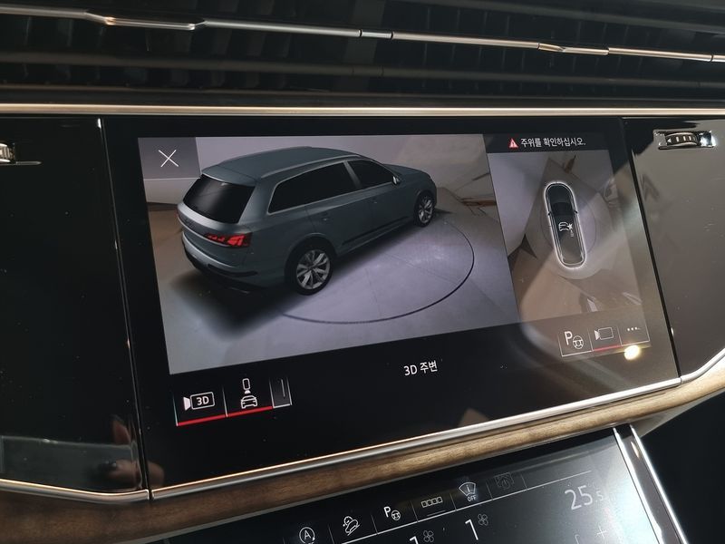 2025 Audi Q7 55 TFSI Quattro photo 18