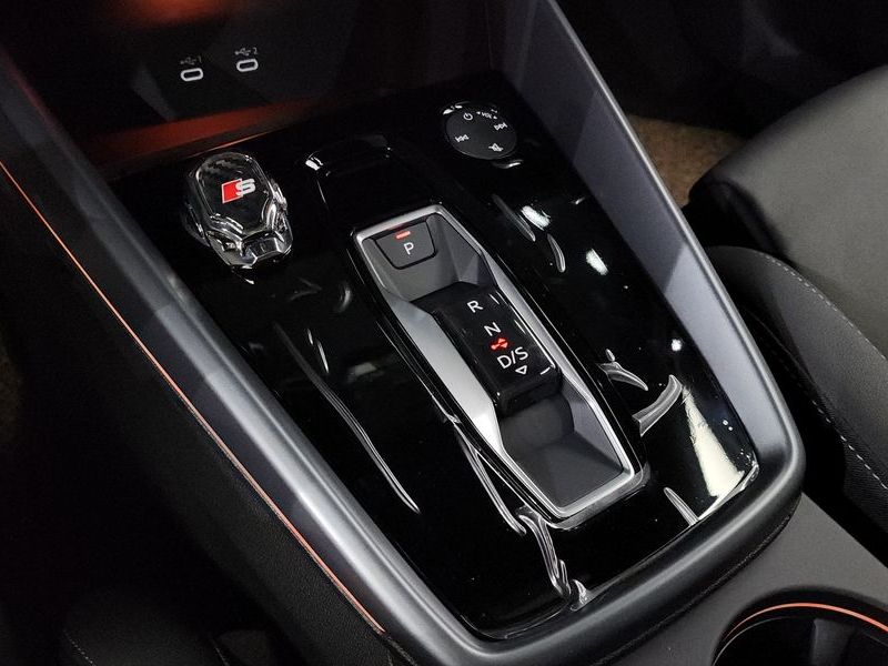 2025 Audi A3 40 TFSI Premium photo 9