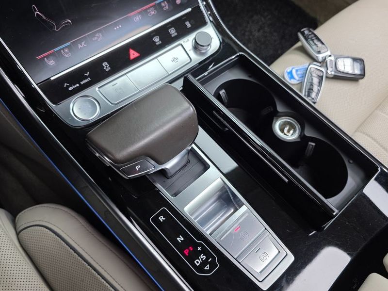 2018 Audi A8 55 TFSI Quattro LWB photo 9