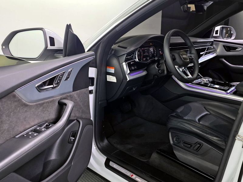 2021 Audi Q8 45 TDI Quattro Premium photo 10