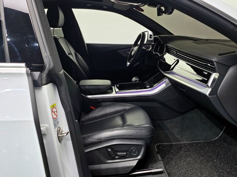 2021 Audi Q8 45 TDI Quattro Premium photo 11