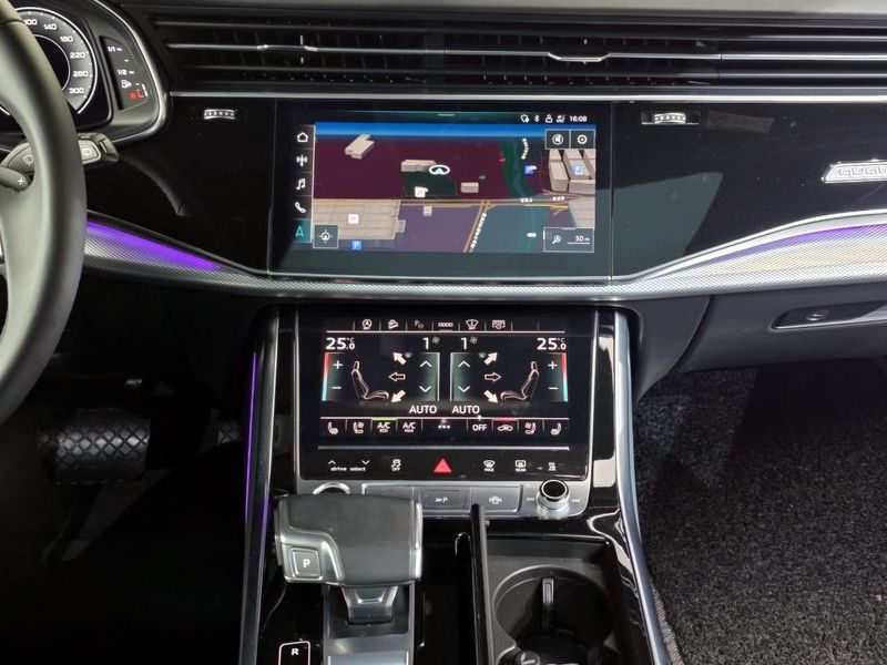 2021 Audi Q8 45 TDI Quattro Premium photo 14