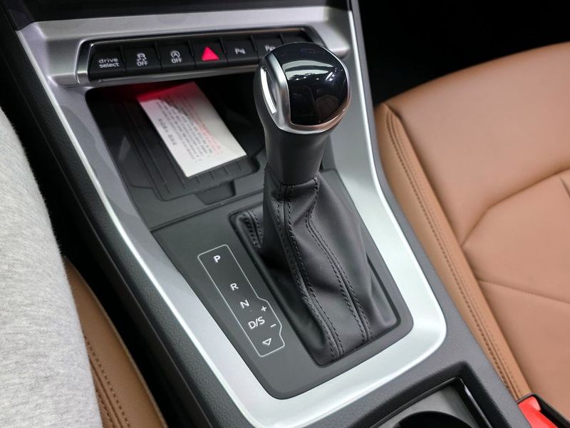 2025 Audi Q3 40 TFSI Quattro Premium photo 9