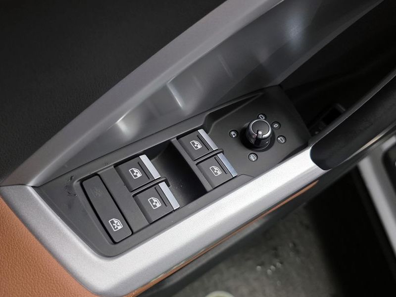2025 Audi Q3 40 TFSI Quattro Premium photo 13