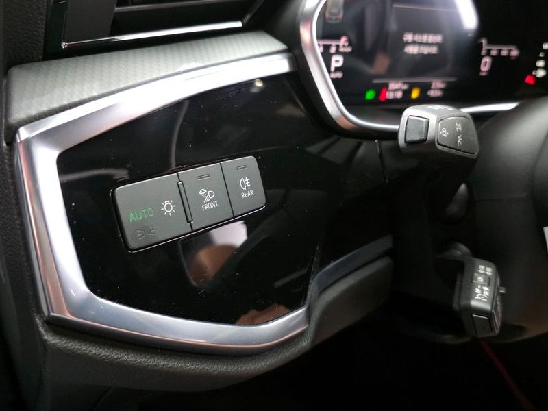2025 Audi Q3 40 TFSI Quattro Premium photo 14