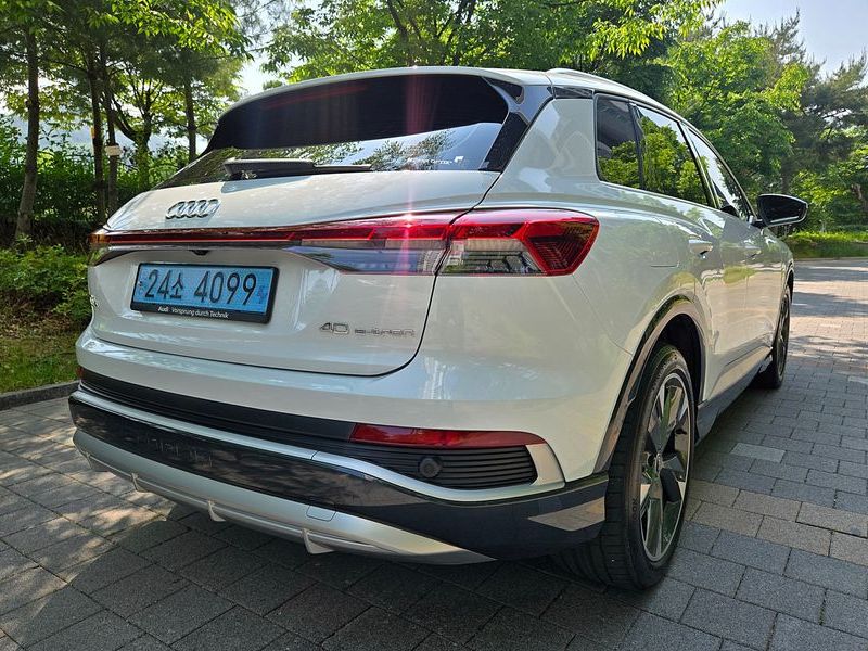 2023 Audi e-tron 40 Premium photo 7