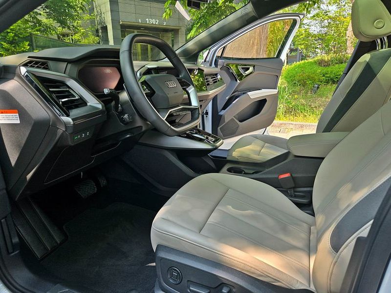2023 Audi e-tron 40 Premium photo 10