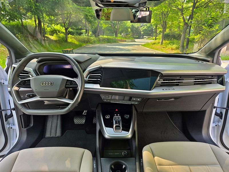 2023 Audi e-tron 40 Premium photo 13