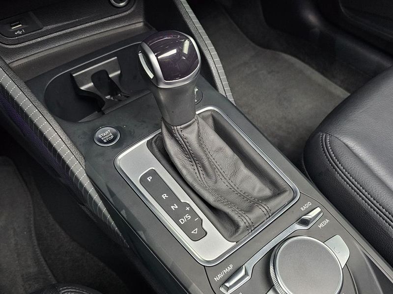 2023 Audi Q2 35 TDI photo 9