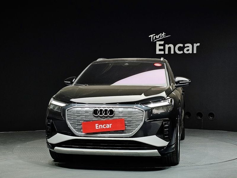 2023 Audi e-tron 40 photo 1
