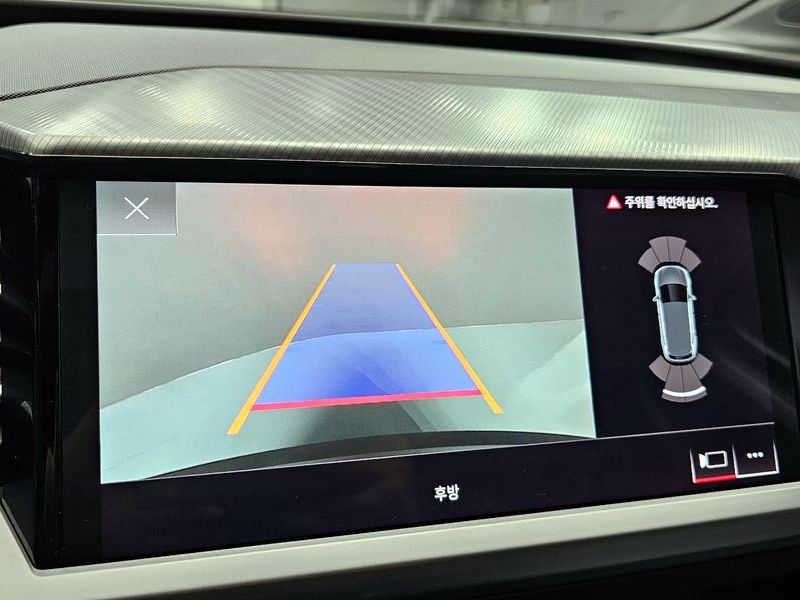 2023 Audi e-tron 40 photo 17
