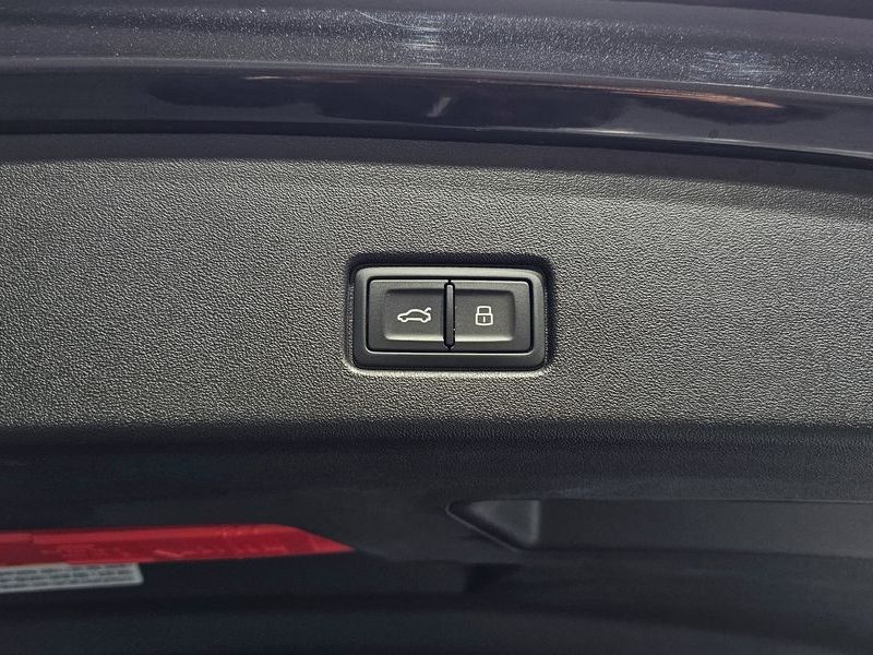 2023 Audi e-tron 40 photo 19