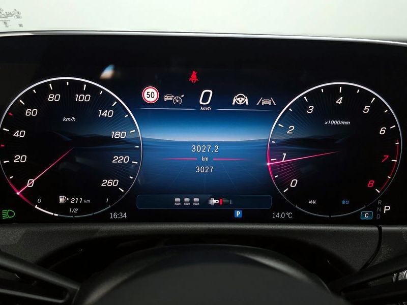 2026 Mercedes-Benz E-Class E200 AMG Line photo 8