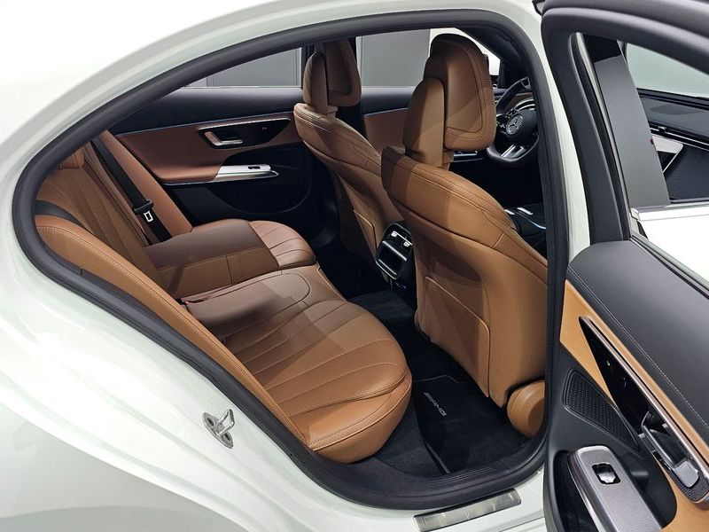 2026 Mercedes-Benz E-Class E200 AMG Line photo 11