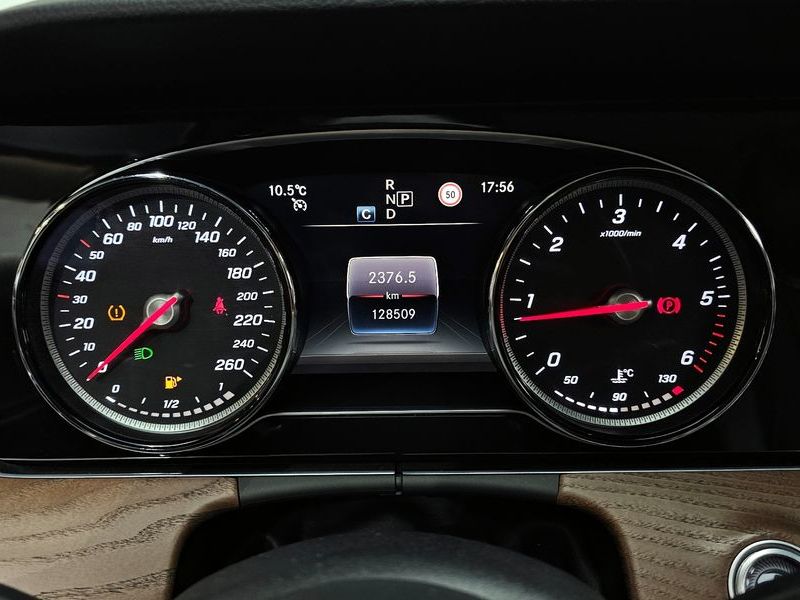 2019 Mercedes-Benz E-Class E220d Exclusive photo 8