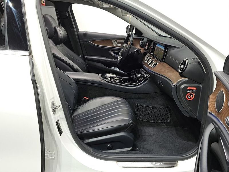 2019 Mercedes-Benz E-Class E220d Exclusive photo 11