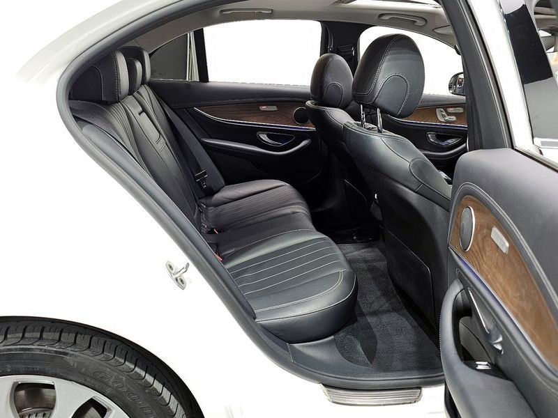 2019 Mercedes-Benz E-Class E220d Exclusive photo 12